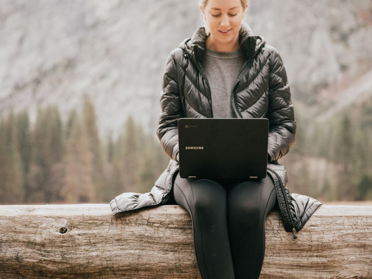 Work Outdoors with a Laptop on the Go